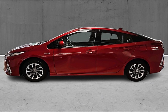 Toyota Prius Plug-in Hybrid 8 of 20