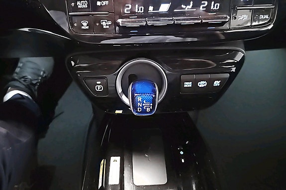 Toyota Prius Plug-in Hybrid 16 of 20