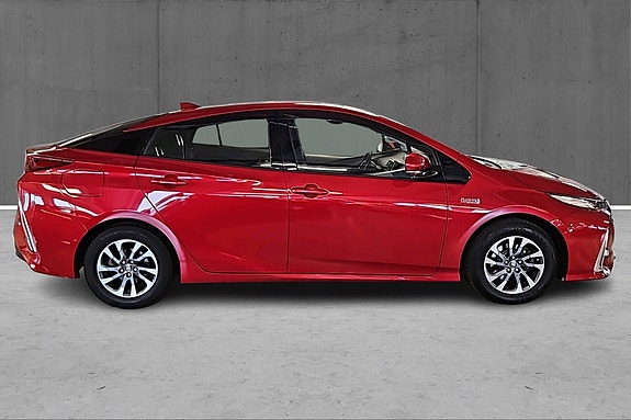 Toyota Prius Plug-in Hybrid 4 of 20