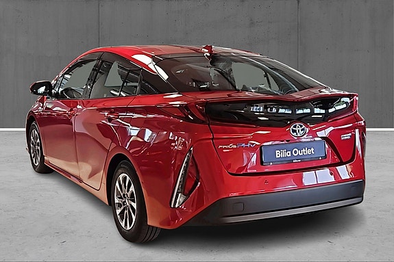 Toyota Prius Plug-in Hybrid 7 of 20