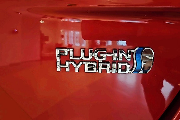 Toyota Prius Plug-in Hybrid 17 of 20