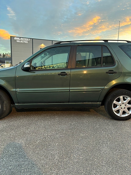 Mercedes-Benz ML270 12 of 20