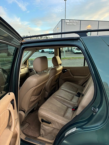 Mercedes-Benz ML270 19 of 20