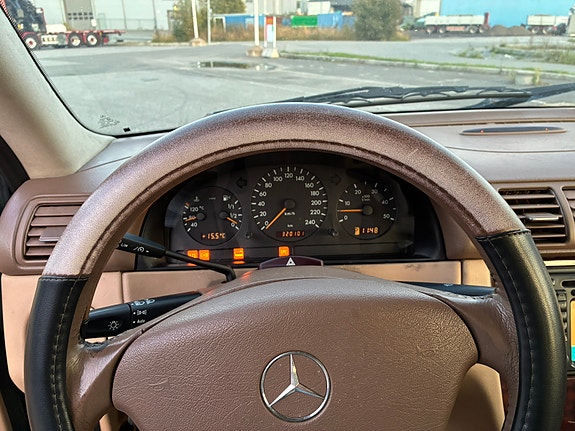 Mercedes-Benz ML270 17 of 20