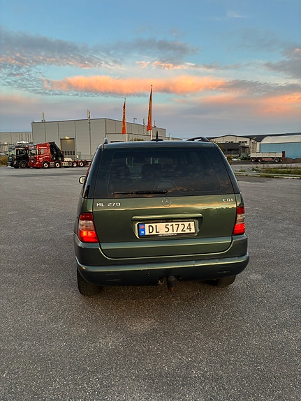Mercedes-Benz ML270 9 of 20