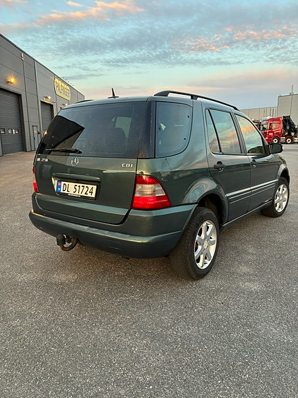Mercedes-Benz ML270 8 of 20