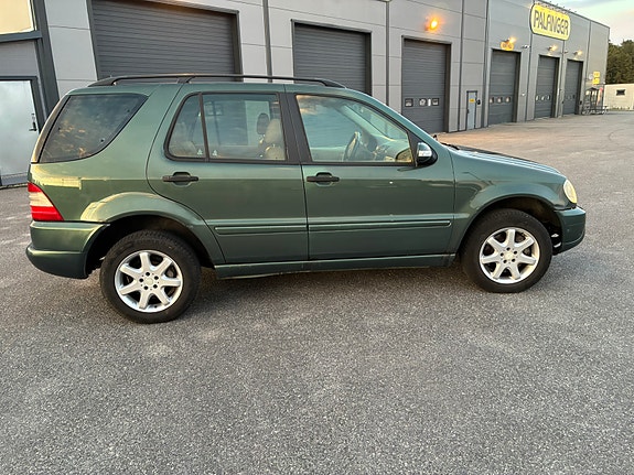 Mercedes-Benz ML270 7 of 20