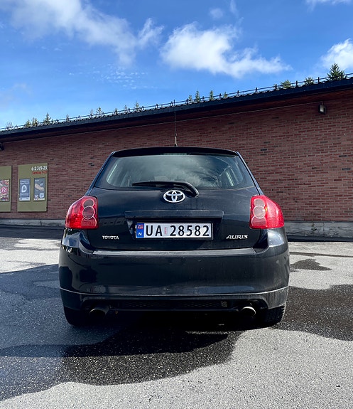 Toyota Auris 4 of 16