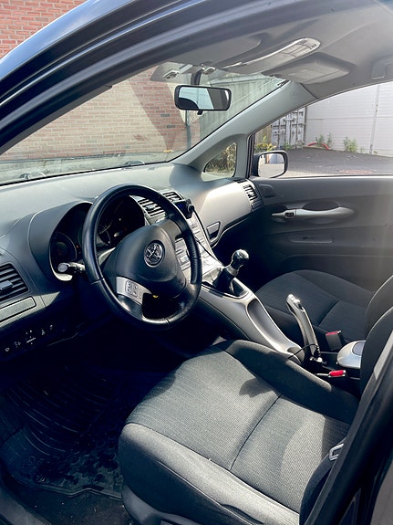 Toyota Auris 5 of 16