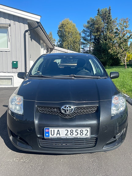 Toyota Auris 8 of 16