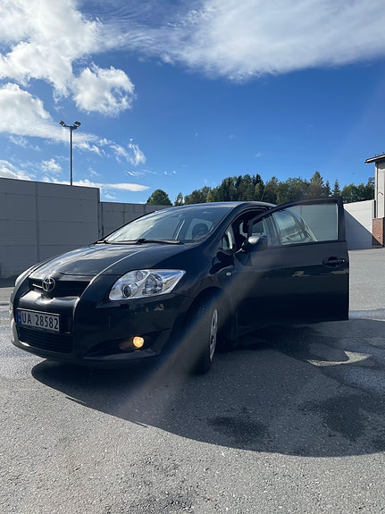 Toyota Auris 14 of 16