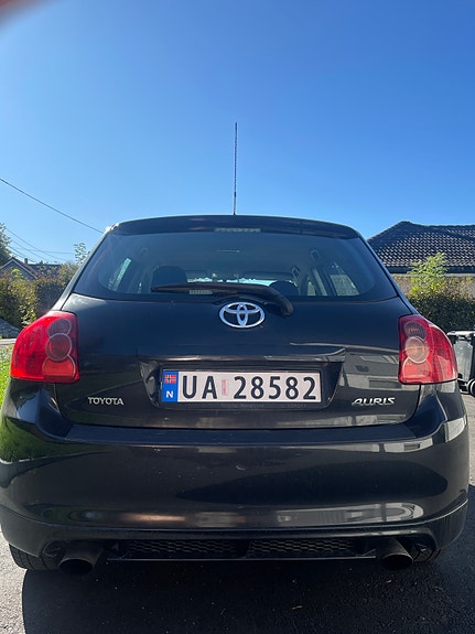 Toyota Auris 10 of 16