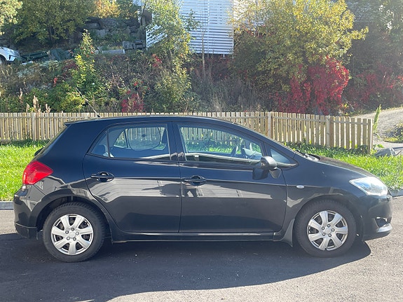Toyota Auris 9 of 16