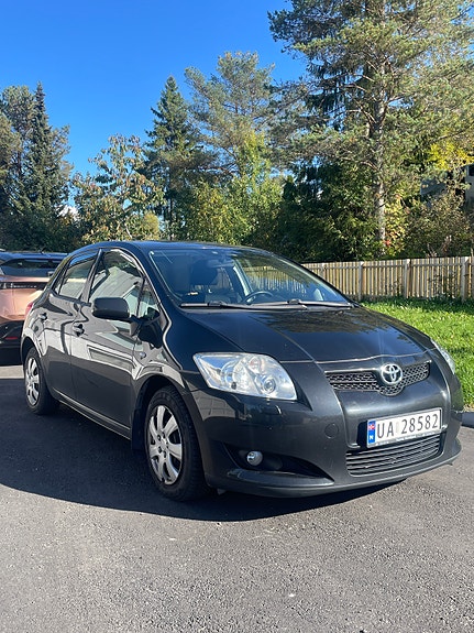 Toyota Auris 7 of 16