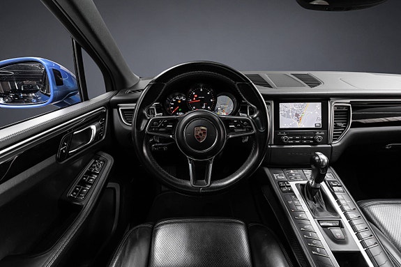 Porsche Macan 24 of 30