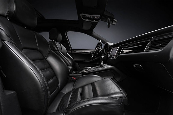 Porsche Macan 15 of 30