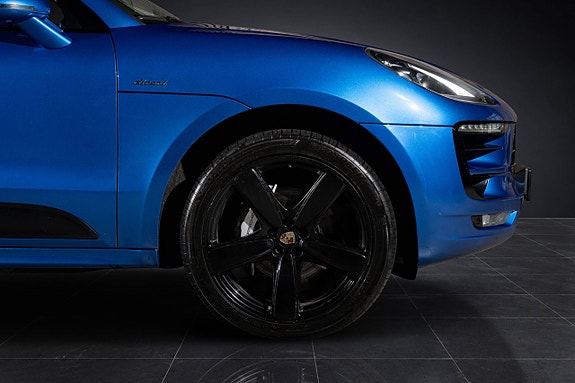 Porsche Macan 13 of 30