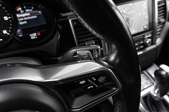 Porsche Macan 28 of 30