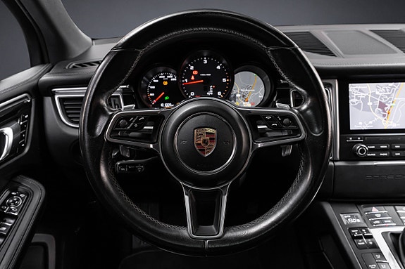 Porsche Macan 25 of 30