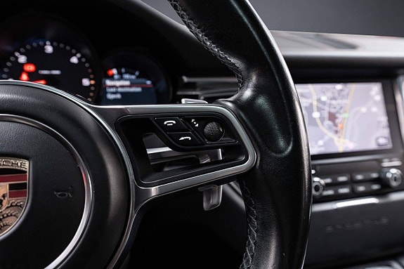 Porsche Macan 27 of 30