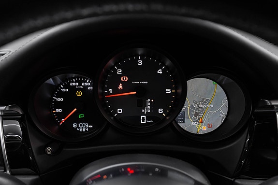 Porsche Macan 30 of 30