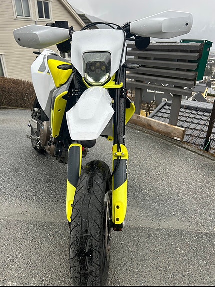 Husqvarna 701 Supermoto 7 of 16