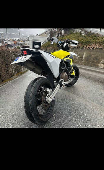 Husqvarna 701 Supermoto 11 of 16