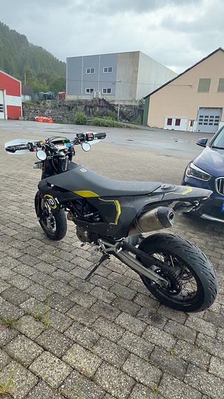 Husqvarna 701 Supermoto 16 of 16