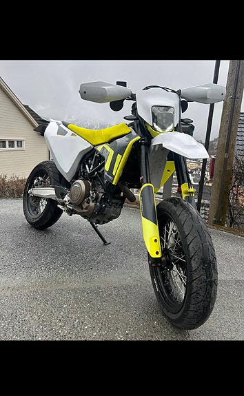 Husqvarna 701 Supermoto 14 of 16