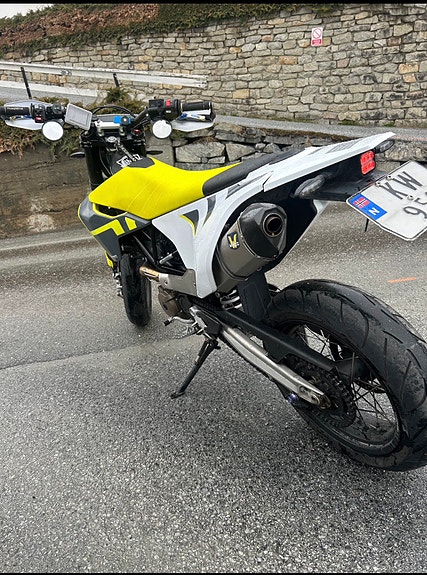 Husqvarna 701 Supermoto 6 of 16