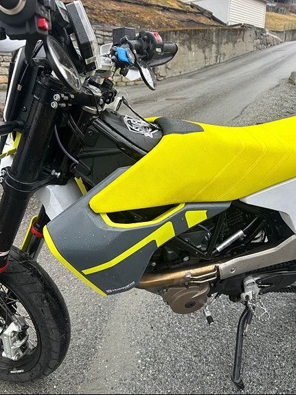 Husqvarna 701 Supermoto 8 of 16