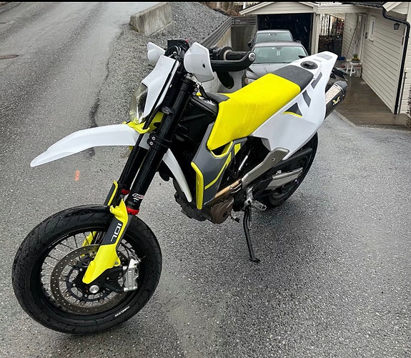 Husqvarna 701 Supermoto 10 of 16