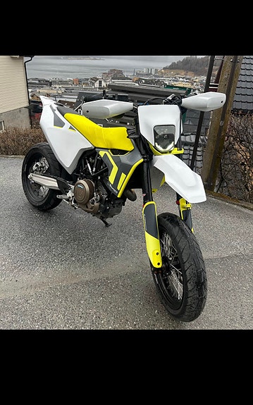Husqvarna 701 Supermoto 13 of 16