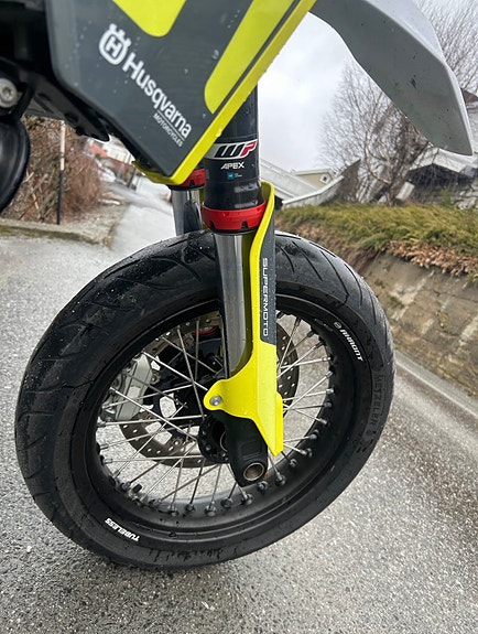 Husqvarna 701 Supermoto 12 of 16