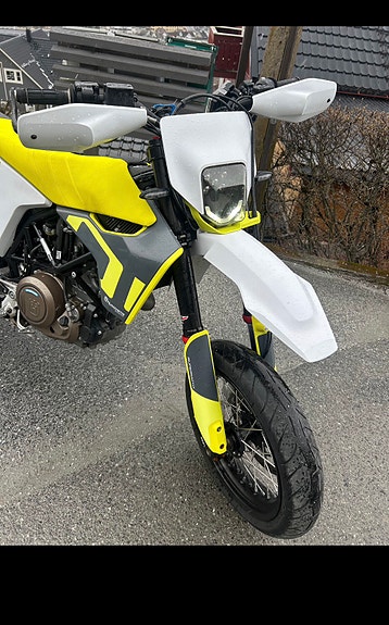 Husqvarna 701 Supermoto 3 of 16