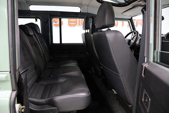 Land Rover Defender 110 13 of 18