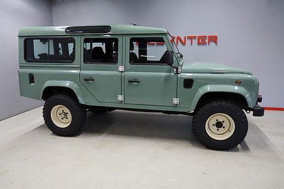 Land Rover Defender 110 3 of 18