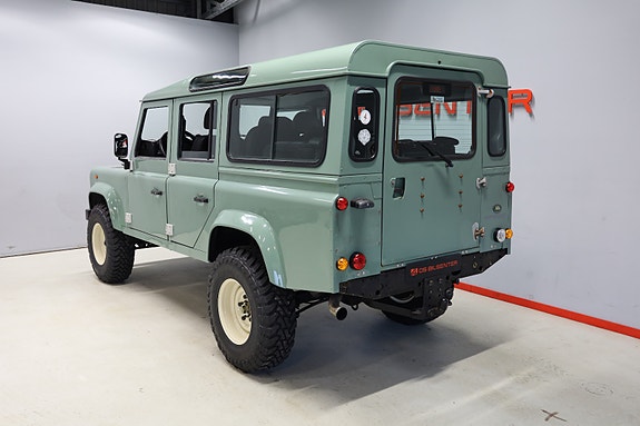 Land Rover Defender 110 5 of 18