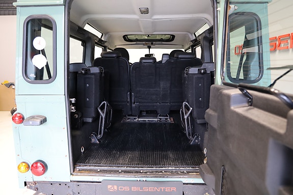 Land Rover Defender 110 7 of 18