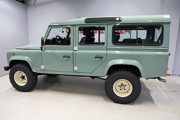 Land Rover Defender 110 6 of 18