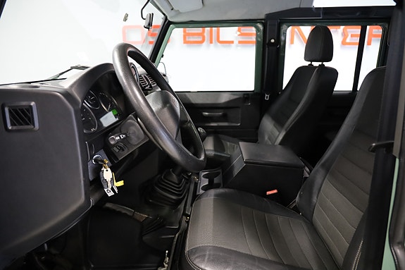 Land Rover Defender 110 9 of 18