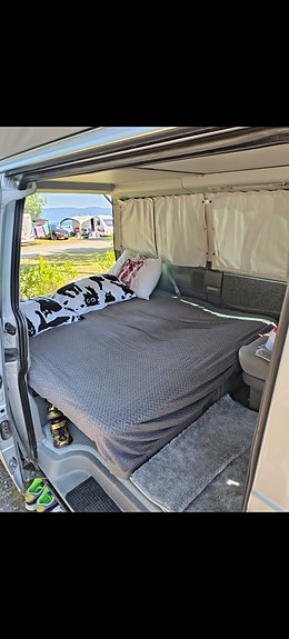 Volkswagen Multivan 16 of 16