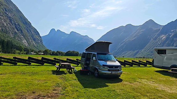 Volkswagen Multivan 4 of 16