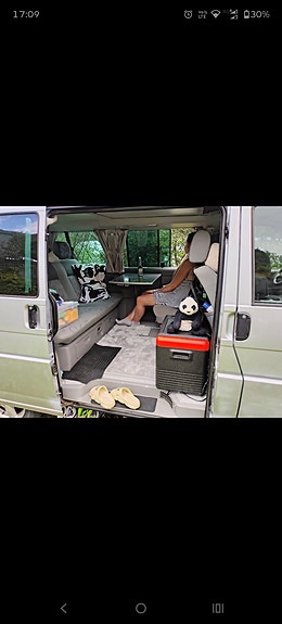 Volkswagen Multivan 14 of 16