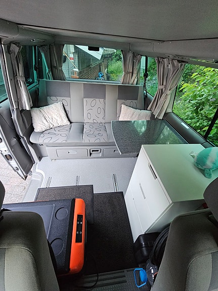 Volkswagen Multivan 8 of 16