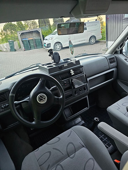 Volkswagen Multivan 5 of 16