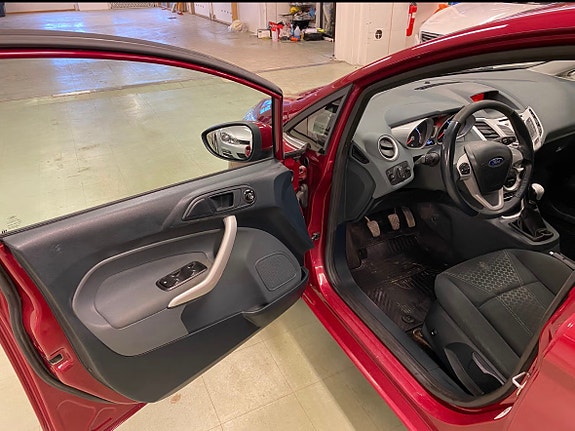 Ford Fiesta 9 of 23