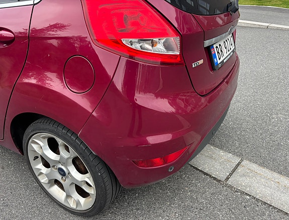 Ford Fiesta 4 of 23