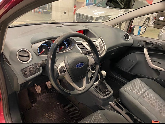 Ford Fiesta 21 of 23