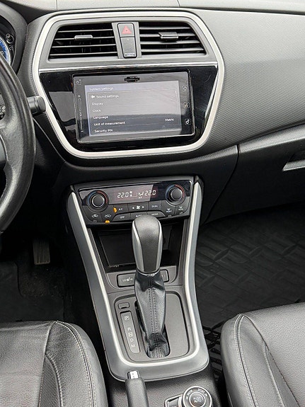 Suzuki SX4 S-Cross 12 of 14